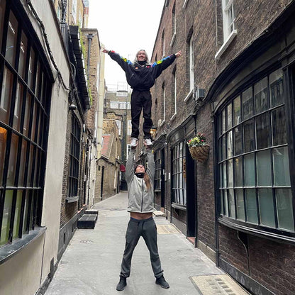 Harry Potter Free Tour sitios de filmacion foto en callejón goodwins acrobatas