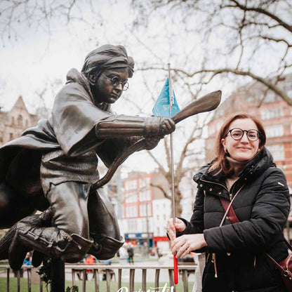 Harry Potter Tour Privado sitios de filmacion foto guia en Leicester Square Estatua Harry